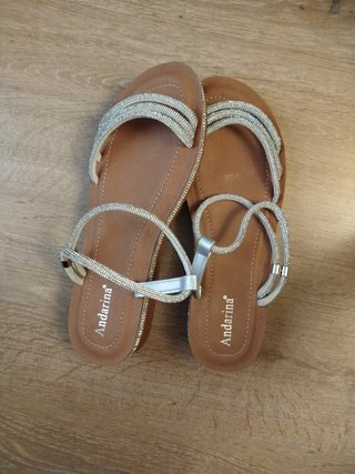 Sandalias Andarina Marrón y Plateadas