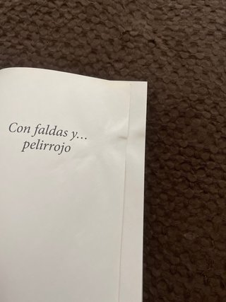 Con faldas y... pelirrojo