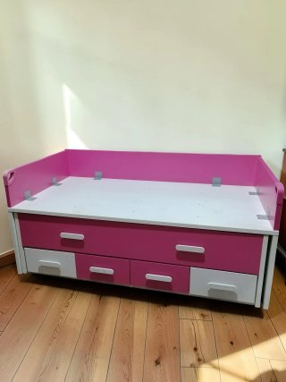 Cama nido infantil rosa y blanca