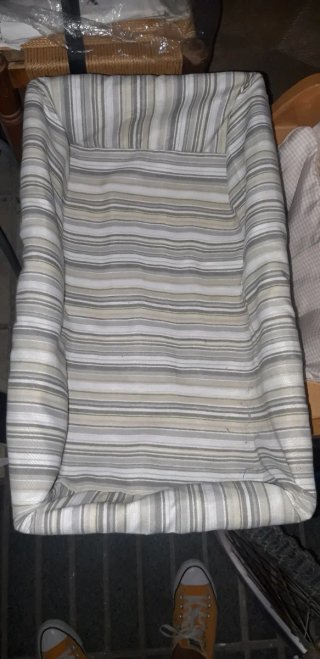 Cesta mimbre forrada tela rayas encaje