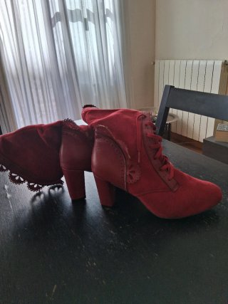 Botines rojos ante sin estrenar T.43