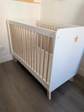 Cuna de Bebé con Colchón y Protector como nueva
