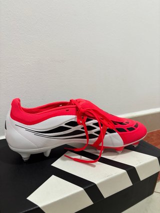 Bota de fútbol Adidas Predator Roja Talla 43 1/3