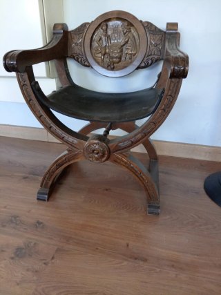 Silla Jamuga de Madera Tallada
