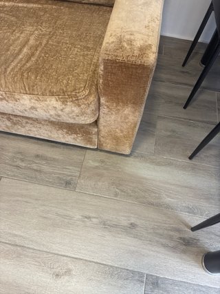 Sofá de tres plazas beige , urge vender