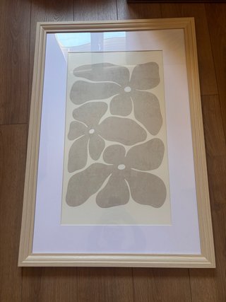 Cuadro flores beige y blanco