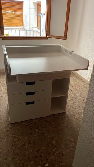 Cambiador bebé blanco con cajones y estantes