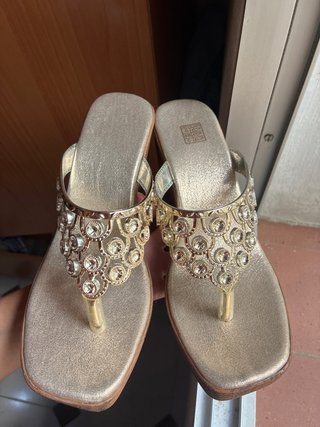 Zapatos de tacón elegantes con brillo