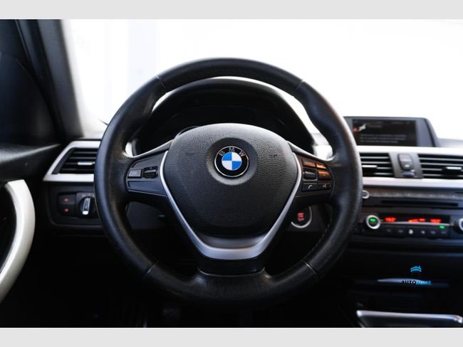 BMW Serie 3 318 d Touring (0.0) 2015, foto 11