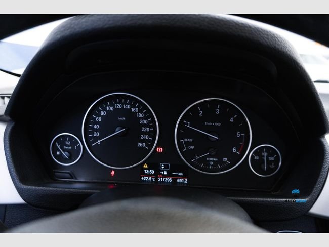 BMW Serie 3 318 d Touring (0.0) 2015, foto 14