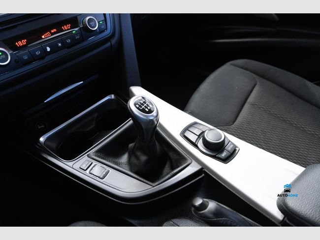 BMW Serie 3 318 d Touring (0.0) 2015, foto 24