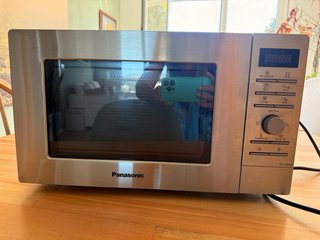 Microondas Panasonic 20L 1000W