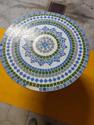 Mesa redonda mosaico azul y verde