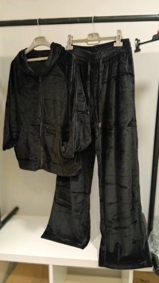 Chándal de Terciopelo Negro Talla M