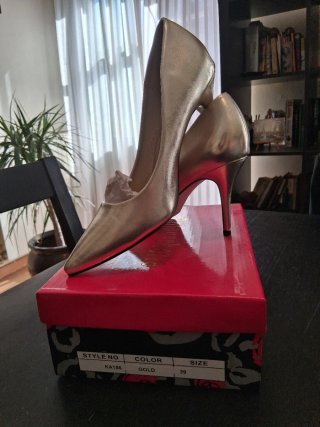 Zapatos de salón dorados talla 39