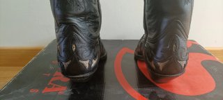Botas Sendra Negras de piel resistente.