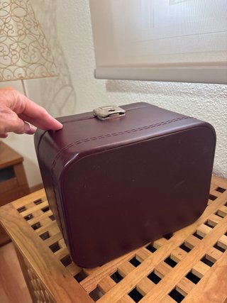 Neceser Vintage piel Granate  con Cierre Plateado