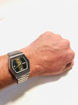 Reloj Seiko 5 Hexagonal Negro y Oro Automático