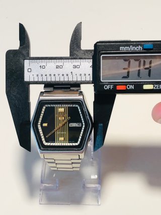 Reloj Seiko 5 Hexagonal Negro y Oro Automático