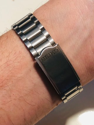 Reloj Seiko 5 Hexagonal Negro y Oro Automático
