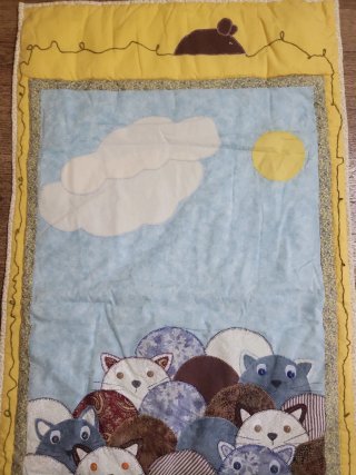 Colcha de Cuna Artesanal con Motivos de Gatos