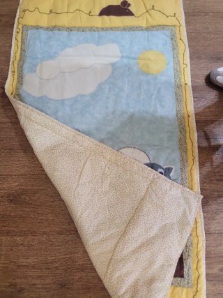 Colcha de Cuna Artesanal con Motivos de Gatos