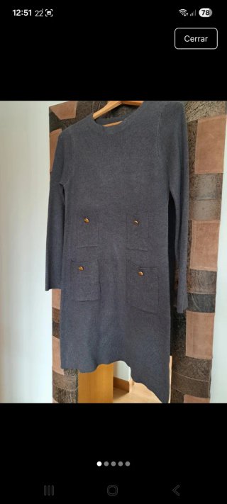 Vestido de punto gris con botones