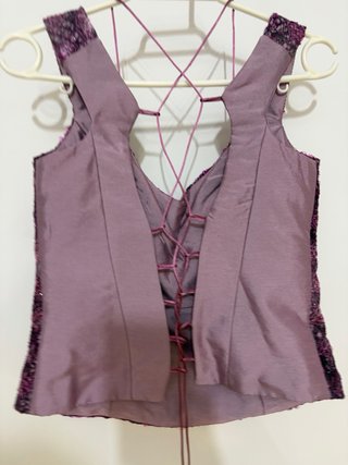 Vestido de fiesta morado con chal