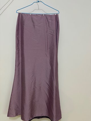 Vestido de fiesta morado con chal