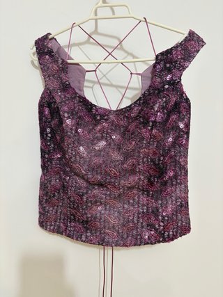 Vestido de fiesta morado con chal