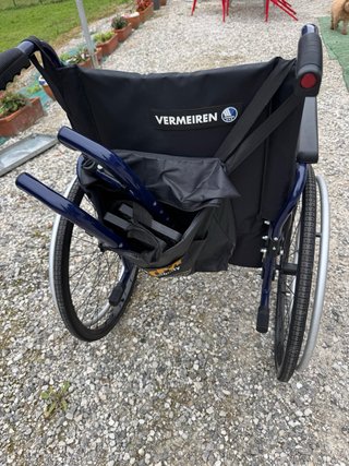 Silla de ruedas como nueva con asidero y plegable