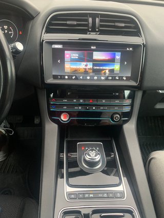 Jaguar F-Pace 2016
