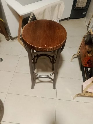 Taburete Alto de Madera y Metal