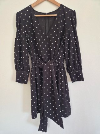 Mono Guess talla M negro con lunares blanco
