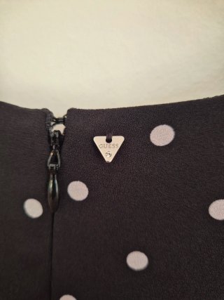 Mono Guess talla M negro con lunares blanco