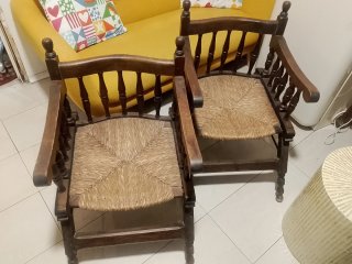 Pareja de butacas de madera y mimbre