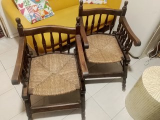 Pareja de butacas de madera y mimbre