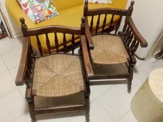 Pareja de butacas de madera y mimbre