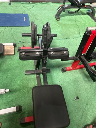 Máquina Gemelo y Sóleo Sole Fitness