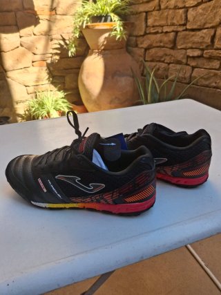 Zapatillas Joma Mundial Negras y Rojas