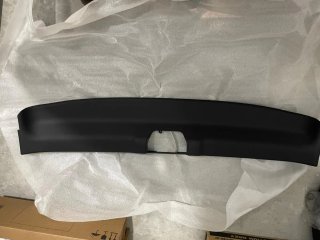Embellecedor de capota negro