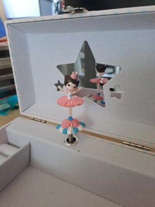 Cajita de música y joyero infantil