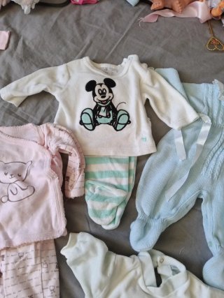 Lote de  prendas para bebé o reborn
