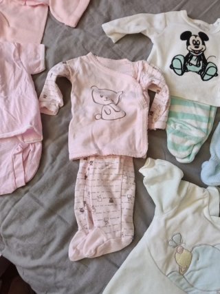 Lote de  prendas para bebé o reborn
