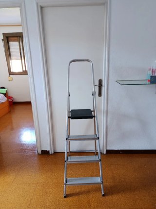 Urge vender!!! Escalera Plegable de Aluminio