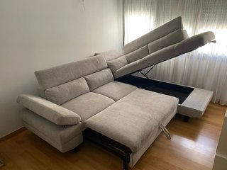 Sofá Chaise Longue gris claro con cama