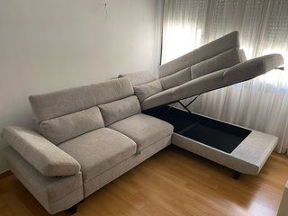 Sofá Chaise Longue gris claro con cama