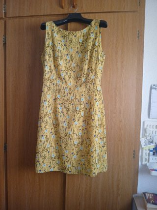 Vestido amarillo estampado flores