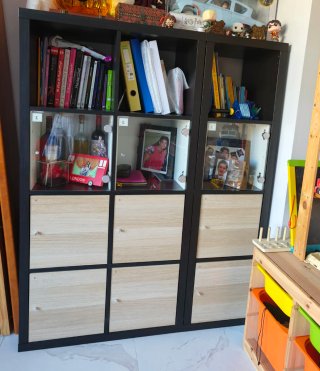 Estantería con Puertas y Huecos Abiertos