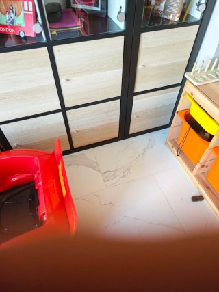 Estantería con Puertas y Huecos Abiertos